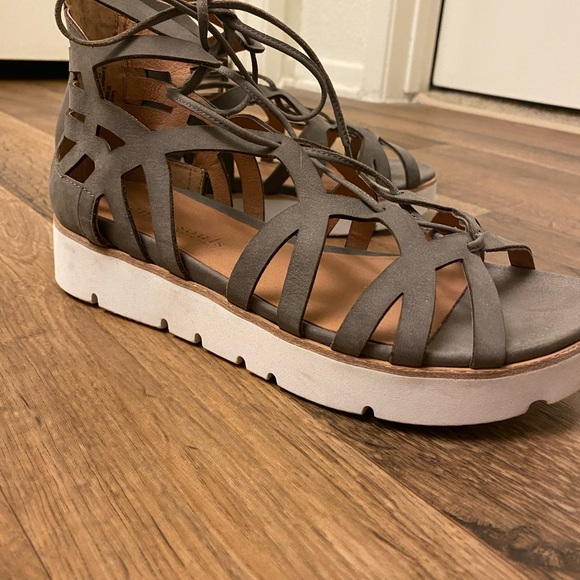 Gentle souls sandals - Picture 2 of 7